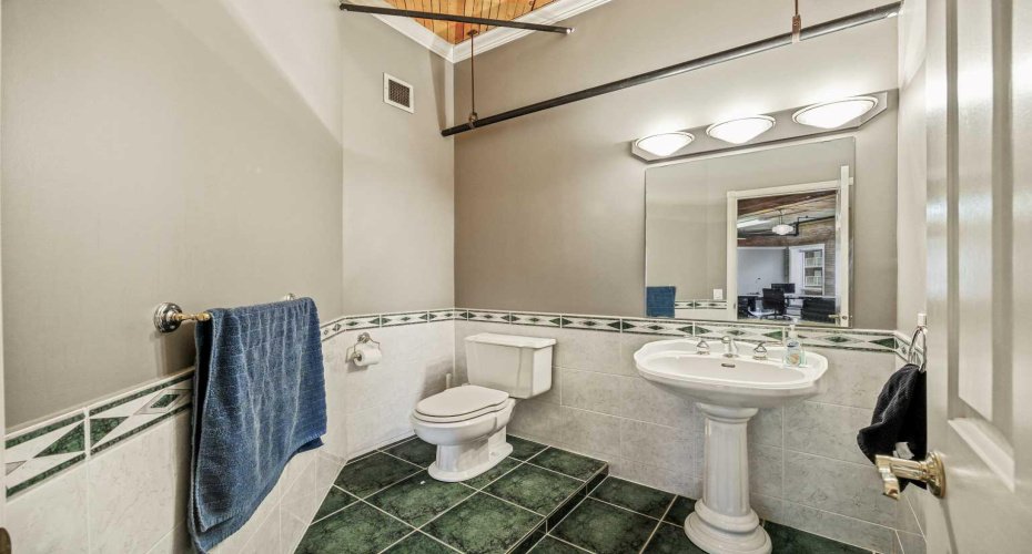 535 10 Avenue, Calgary, Alberta T2R 0A8, 1 Bedroom Bedrooms, ,2 BathroomsBathrooms,Residential,For Sale,10,A2224755