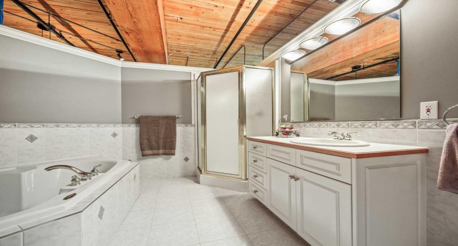 535 10 Avenue, Calgary, Alberta T2R 0A8, 1 Bedroom Bedrooms, ,2 BathroomsBathrooms,Residential,For Sale,10,A2224755