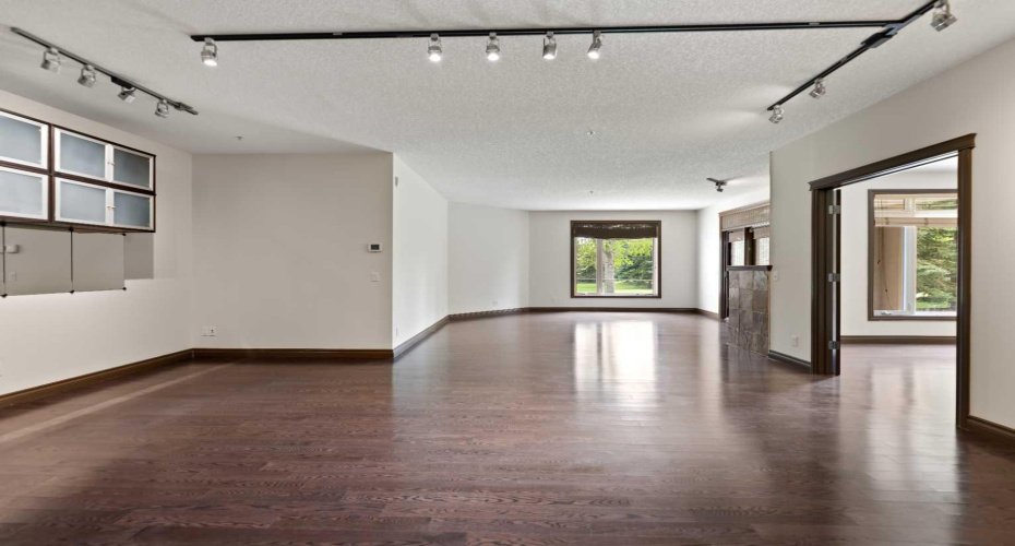 24 Hemlock Crescent, Calgary, Alberta T3C 2Z1, 2 Bedrooms Bedrooms, ,2 BathroomsBathrooms,Residential,For Sale,Hemlock,A2224848