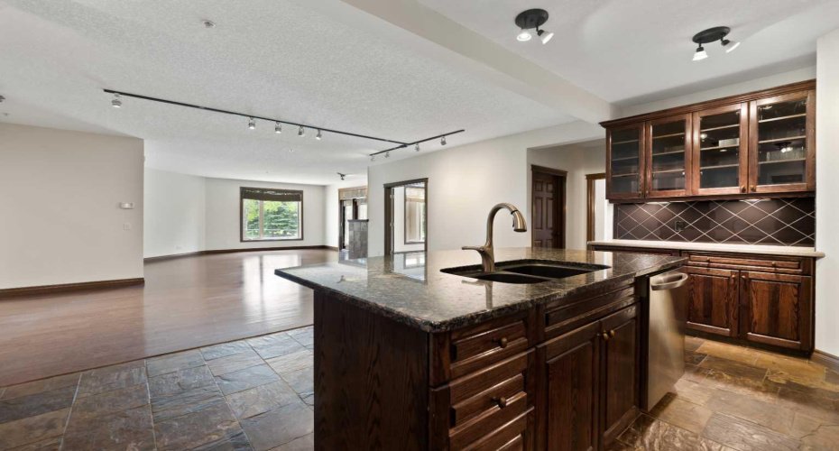 24 Hemlock Crescent, Calgary, Alberta T3C 2Z1, 2 Bedrooms Bedrooms, ,2 BathroomsBathrooms,Residential,For Sale,Hemlock,A2224848