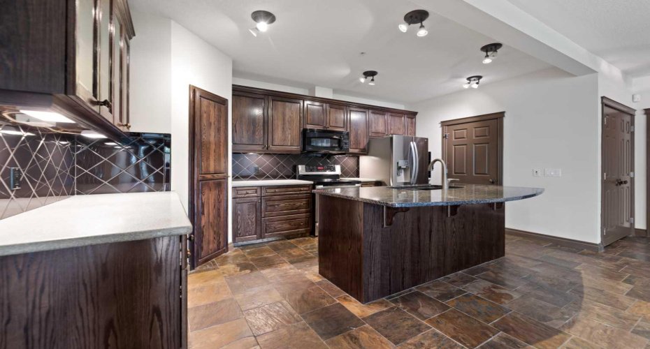 24 Hemlock Crescent, Calgary, Alberta T3C 2Z1, 2 Bedrooms Bedrooms, ,2 BathroomsBathrooms,Residential,For Sale,Hemlock,A2224848