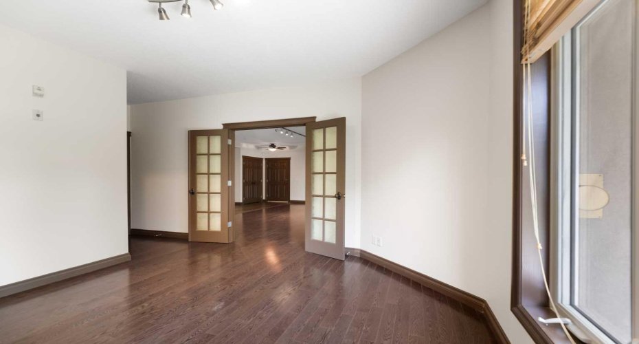 24 Hemlock Crescent, Calgary, Alberta T3C 2Z1, 2 Bedrooms Bedrooms, ,2 BathroomsBathrooms,Residential,For Sale,Hemlock,A2224848