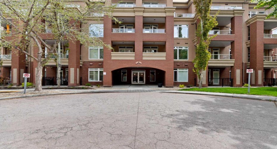 24 Hemlock Crescent, Calgary, Alberta T3C 2Z1, 2 Bedrooms Bedrooms, ,2 BathroomsBathrooms,Residential,For Sale,Hemlock,A2224848