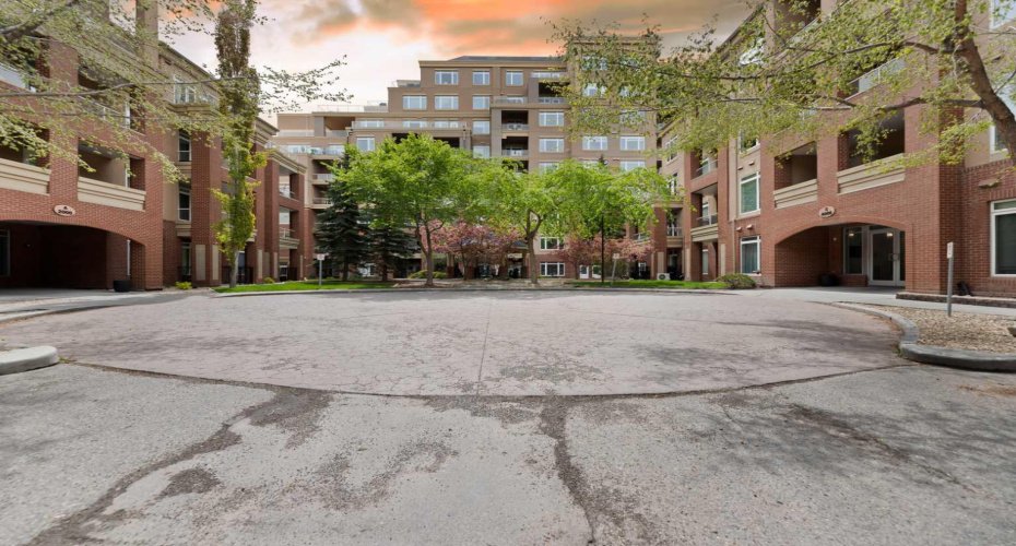 24 Hemlock Crescent, Calgary, Alberta T3C 2Z1, 2 Bedrooms Bedrooms, ,2 BathroomsBathrooms,Residential,For Sale,Hemlock,A2224848