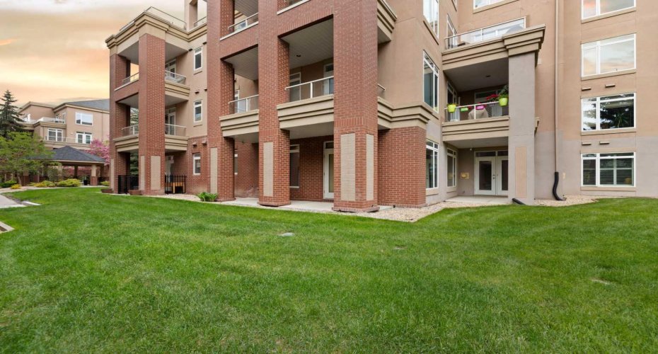 24 Hemlock Crescent, Calgary, Alberta T3C 2Z1, 2 Bedrooms Bedrooms, ,2 BathroomsBathrooms,Residential,For Sale,Hemlock,A2224848