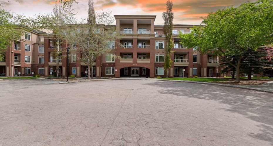 24 Hemlock Crescent, Calgary, Alberta T3C 2Z1, 2 Bedrooms Bedrooms, ,2 BathroomsBathrooms,Residential,For Sale,Hemlock,A2224848