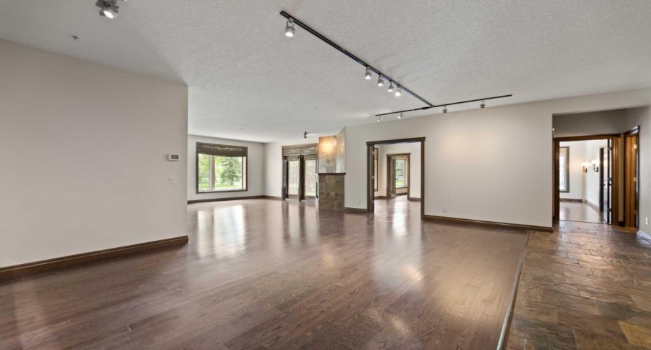 24 Hemlock Crescent, Calgary, Alberta T3C 2Z1, 2 Bedrooms Bedrooms, ,2 BathroomsBathrooms,Residential,For Sale,Hemlock,A2224848