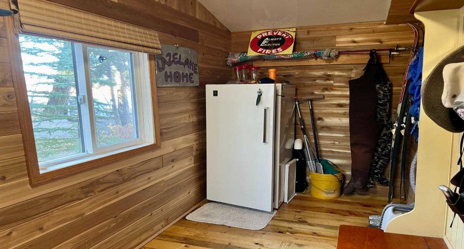 4 Lee Lake Road, Rural Pincher Creek No. 9, M.D. of, Alberta T0K 1W0, 3 Bedrooms Bedrooms, ,1 BathroomBathrooms,Residential,For Sale,Lee Lake,A2177979