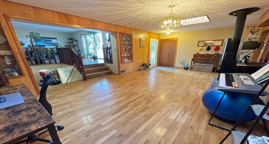 203 Maurer Drive, Hinton, Alberta T7V 2C4, 5 Bedrooms Bedrooms, ,2 BathroomsBathrooms,Residential,For Sale,Maurer,A2187720