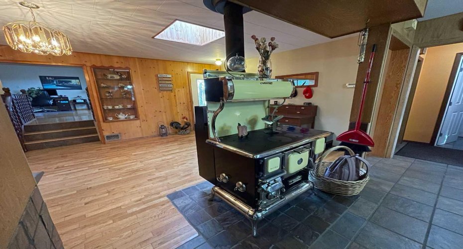 203 Maurer Drive, Hinton, Alberta T7V 2C4, 5 Bedrooms Bedrooms, ,2 BathroomsBathrooms,Residential,For Sale,Maurer,A2187720