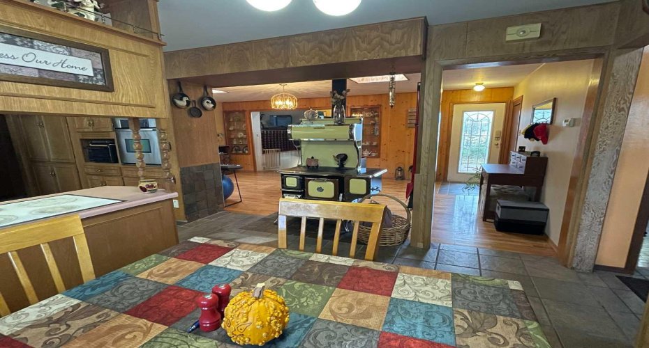 203 Maurer Drive, Hinton, Alberta T7V 2C4, 5 Bedrooms Bedrooms, ,2 BathroomsBathrooms,Residential,For Sale,Maurer,A2187720