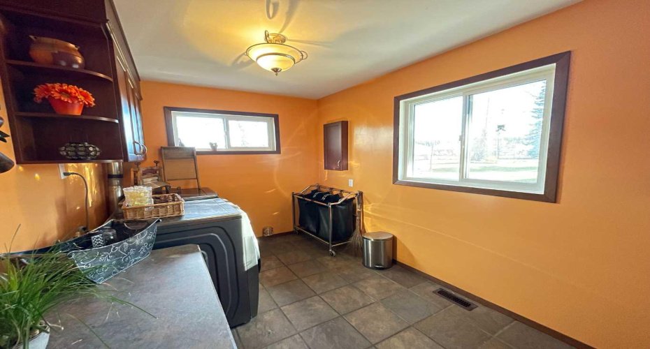 203 Maurer Drive, Hinton, Alberta T7V 2C4, 5 Bedrooms Bedrooms, ,2 BathroomsBathrooms,Residential,For Sale,Maurer,A2187720