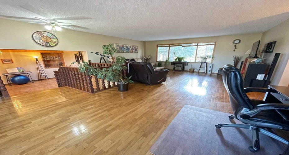 203 Maurer Drive, Hinton, Alberta T7V 2C4, 5 Bedrooms Bedrooms, ,2 BathroomsBathrooms,Residential,For Sale,Maurer,A2187720