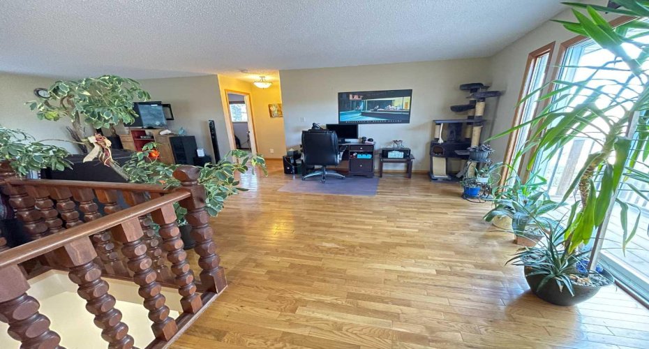 203 Maurer Drive, Hinton, Alberta T7V 2C4, 5 Bedrooms Bedrooms, ,2 BathroomsBathrooms,Residential,For Sale,Maurer,A2187720