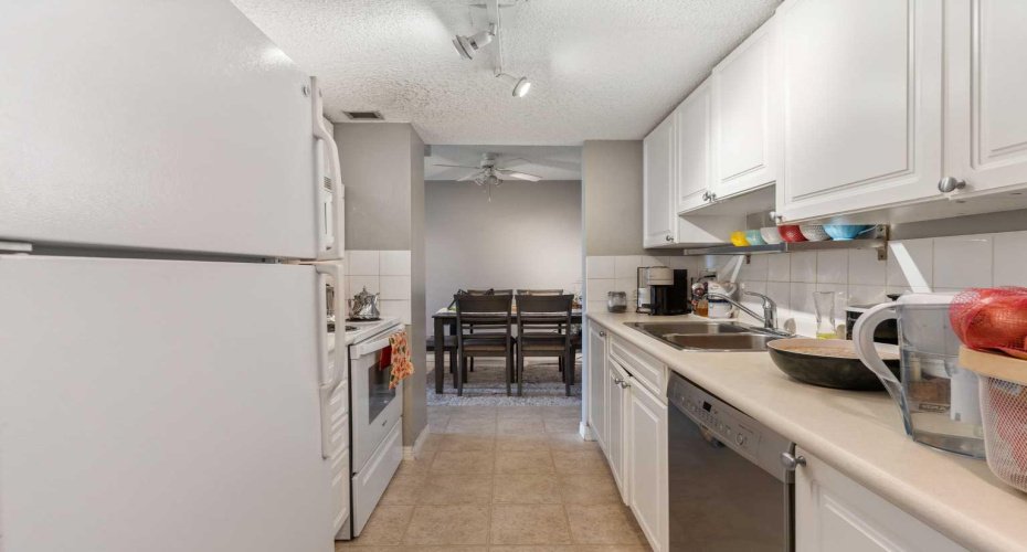 30 Mchugh Court, Calgary, Alberta T2E7X3, 2 Bedrooms Bedrooms, ,1 BathroomBathrooms,Residential,For Sale,Mchugh,A2226548