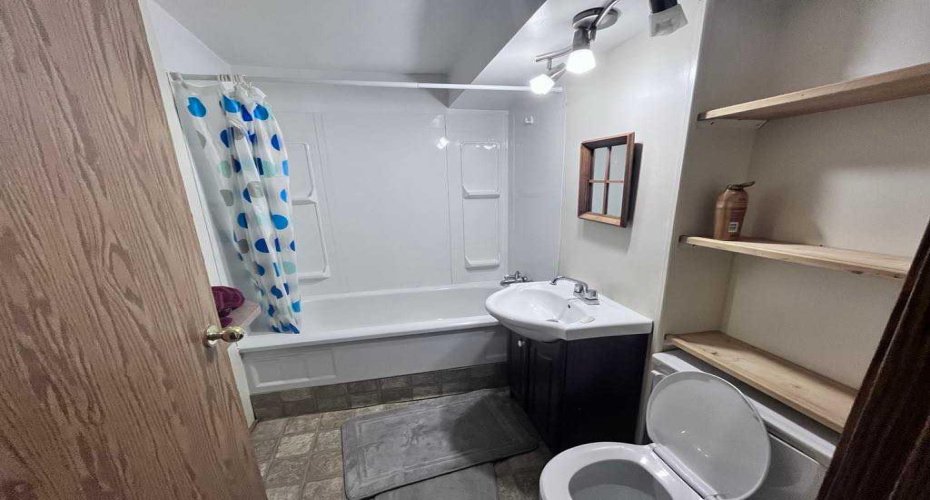 Basement 4pc Bathroom