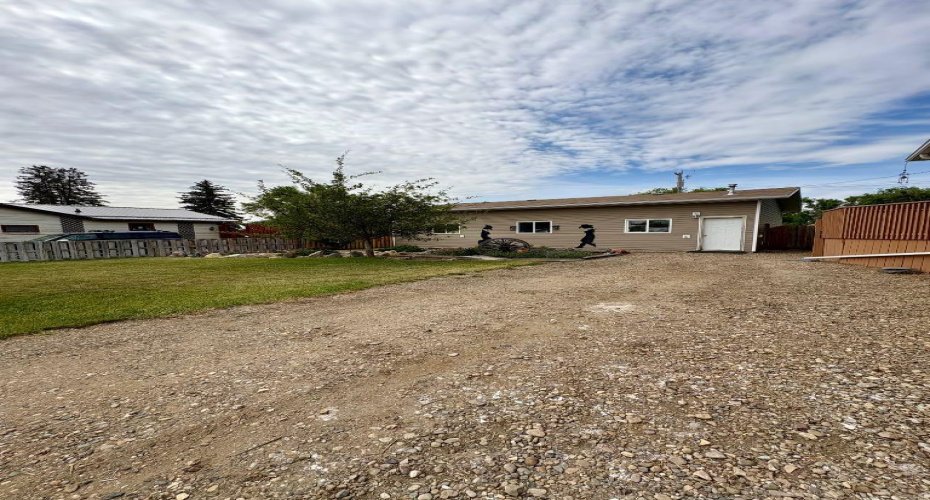 45 3 Avenue, Tilley, Alberta T1R3K0, 4 Bedrooms Bedrooms, ,2 BathroomsBathrooms,Residential,For Sale,3,A2228800