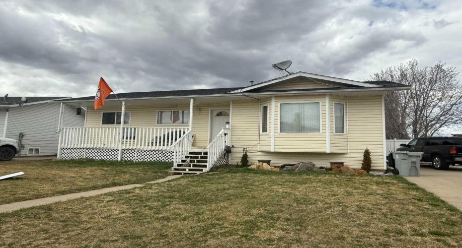 4500 Redwood Place, High Prairie, Alberta T0G 1E0, 5 Bedrooms Bedrooms, ,2 BathroomsBathrooms,Residential,For Sale,Redwood,A2228429