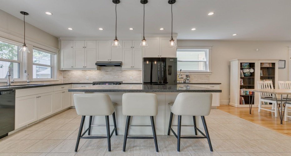 609 23 Avenue, Calgary, Alberta T2S0J6, 4 Bedrooms Bedrooms, ,4 BathroomsBathrooms,Residential,For Sale,23,A2228494