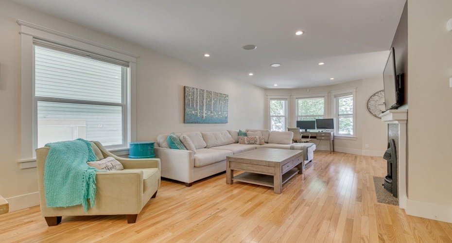 609 23 Avenue, Calgary, Alberta T2S0J6, 4 Bedrooms Bedrooms, ,4 BathroomsBathrooms,Residential,For Sale,23,A2228494