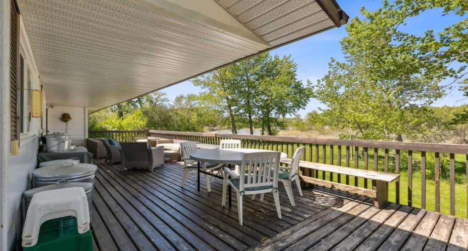 Total deck square footage si 1300