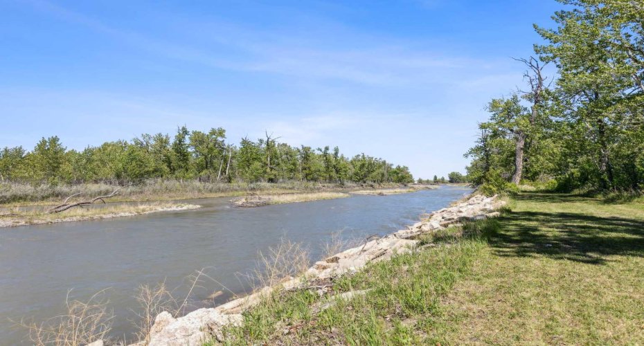 530027 56 Street, Rural Foothills County, Alberta T1V1P6, 3 Bedrooms Bedrooms, ,2 BathroomsBathrooms,Residential,For Sale,56,A2225867