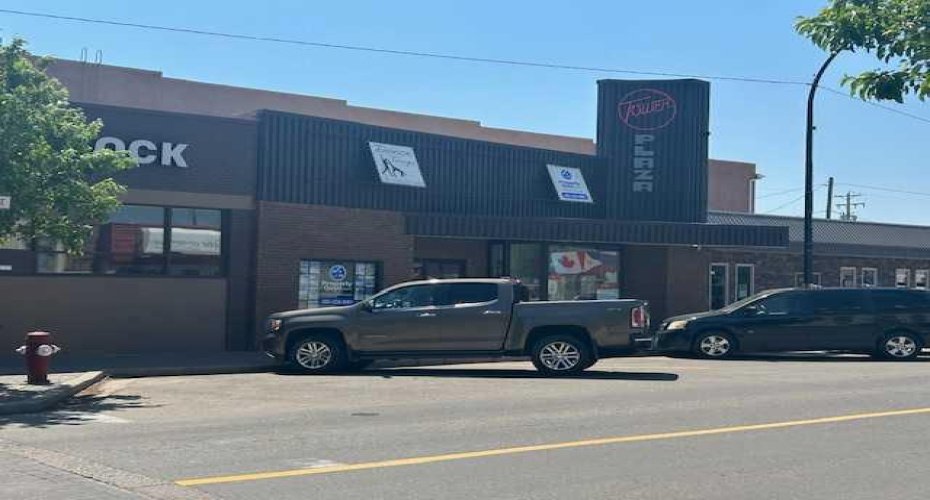 5224 48 Avenue, Taber, Alberta T1G 1S1, ,Commercial,For Sale,The Tower,48,A2228642