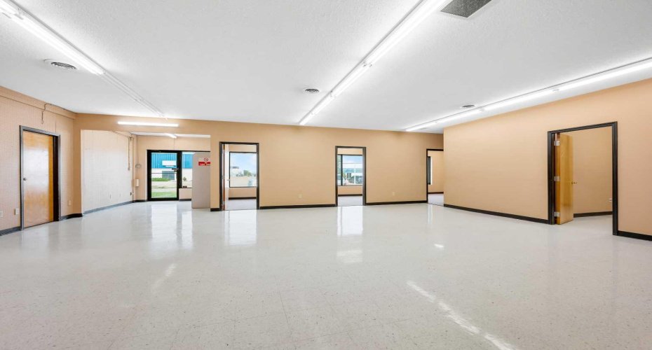 5201A 63 Street, Lloydminster, Alberta T9V 2E7, ,Commercial,For Lease,63,A2230244