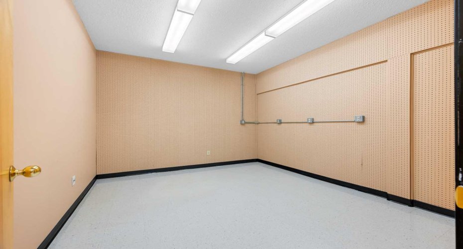 5201A 63 Street, Lloydminster, Alberta T9V 2E7, ,Commercial,For Lease,63,A2230244