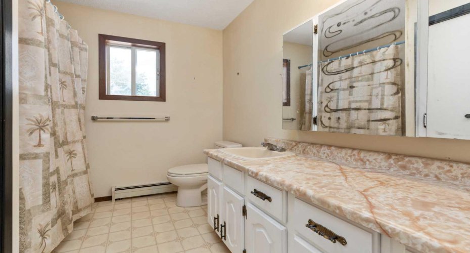 4pc Bathroom Upstairs