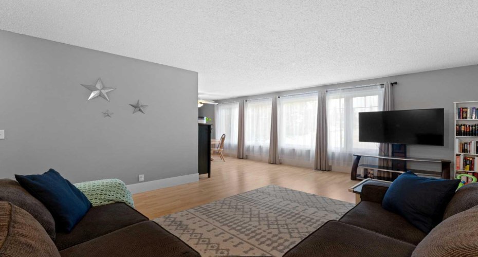34 Kallbom Crescent, Whitecourt, Alberta T7S 1E2, 3 Bedrooms Bedrooms, ,3 BathroomsBathrooms,Residential,For Sale,Kallbom,A2230734