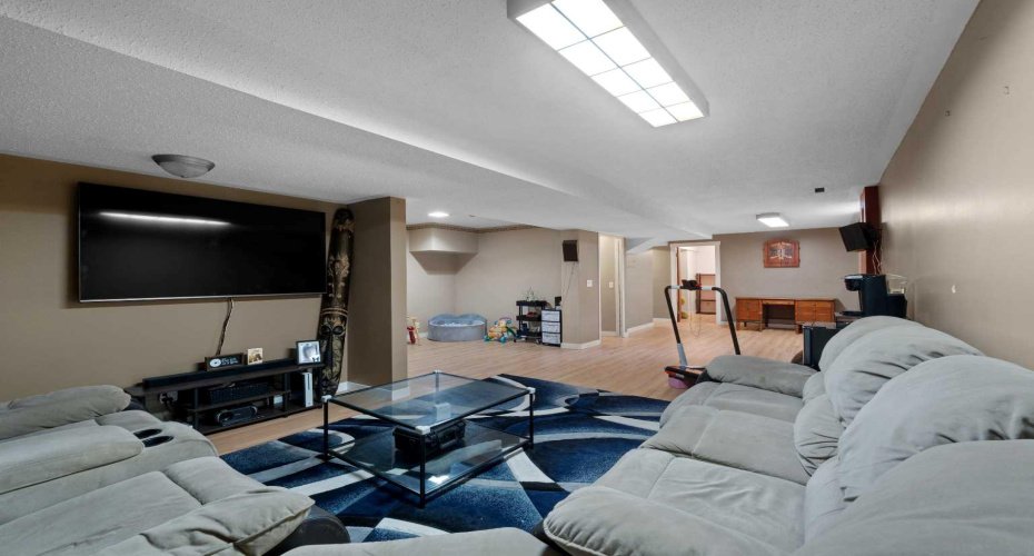 34 Kallbom Crescent, Whitecourt, Alberta T7S 1E2, 3 Bedrooms Bedrooms, ,3 BathroomsBathrooms,Residential,For Sale,Kallbom,A2230734
