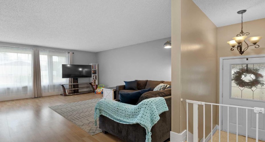 34 Kallbom Crescent, Whitecourt, Alberta T7S 1E2, 3 Bedrooms Bedrooms, ,3 BathroomsBathrooms,Residential,For Sale,Kallbom,A2230734