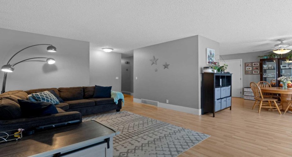 34 Kallbom Crescent, Whitecourt, Alberta T7S 1E2, 3 Bedrooms Bedrooms, ,3 BathroomsBathrooms,Residential,For Sale,Kallbom,A2230734