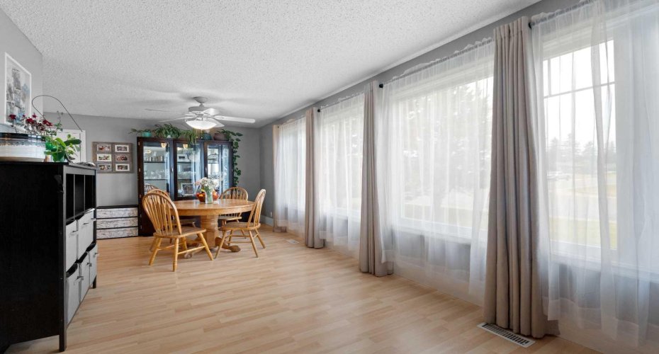 34 Kallbom Crescent, Whitecourt, Alberta T7S 1E2, 3 Bedrooms Bedrooms, ,3 BathroomsBathrooms,Residential,For Sale,Kallbom,A2230734