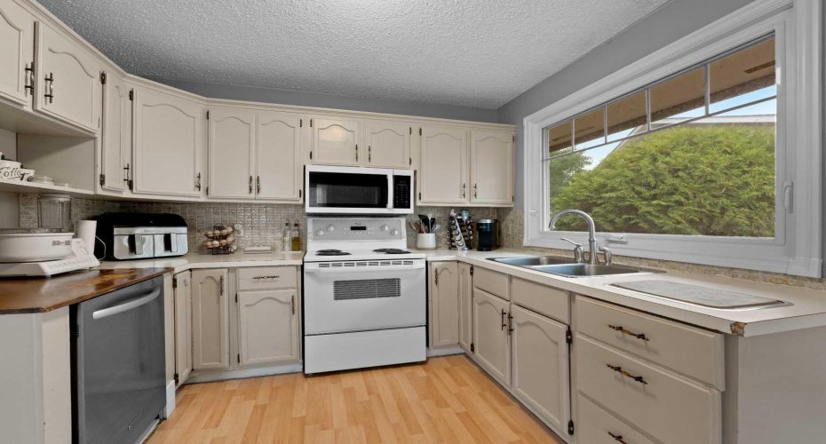 34 Kallbom Crescent, Whitecourt, Alberta T7S 1E2, 3 Bedrooms Bedrooms, ,3 BathroomsBathrooms,Residential,For Sale,Kallbom,A2230734