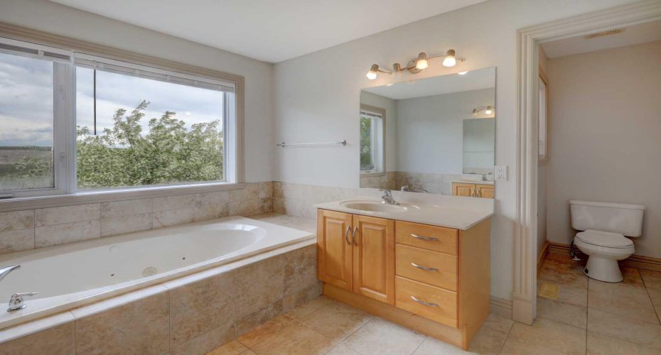 Ensuite 5pc Bathroom