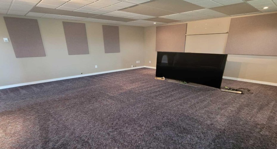 Media room/ 6th bedroom