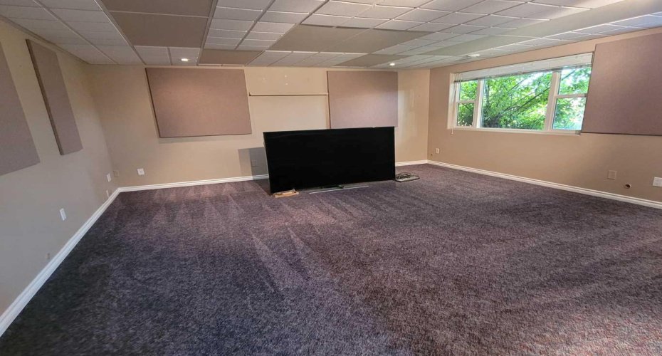 Media room/ 6th bedroom