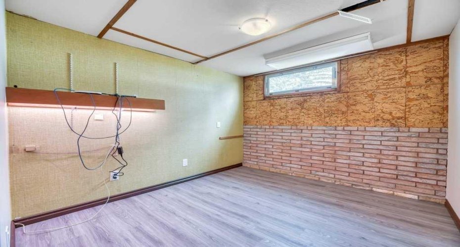 Basement Bedroom (window is not egress) #4