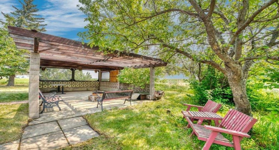Phenominal Gazebo area with Firepit & Evening Lighting