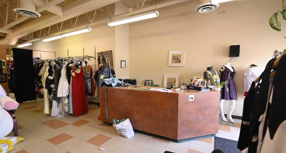 12100 Macleod Trail, Calgary, Alberta T2J 7G9, ,Commercial,For Lease,Avenida Place,Macleod,A2229814