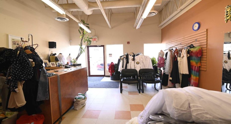 12100 Macleod Trail, Calgary, Alberta T2J 7G9, ,Commercial,For Lease,Avenida Place,Macleod,A2229814