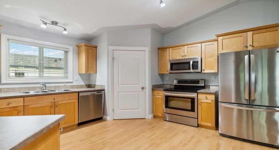 221 Ash Way, Fort McMurray, Alberta T9K0G2, 7 Bedrooms Bedrooms, ,3 BathroomsBathrooms,Residential,For Sale,Ash,A2231444