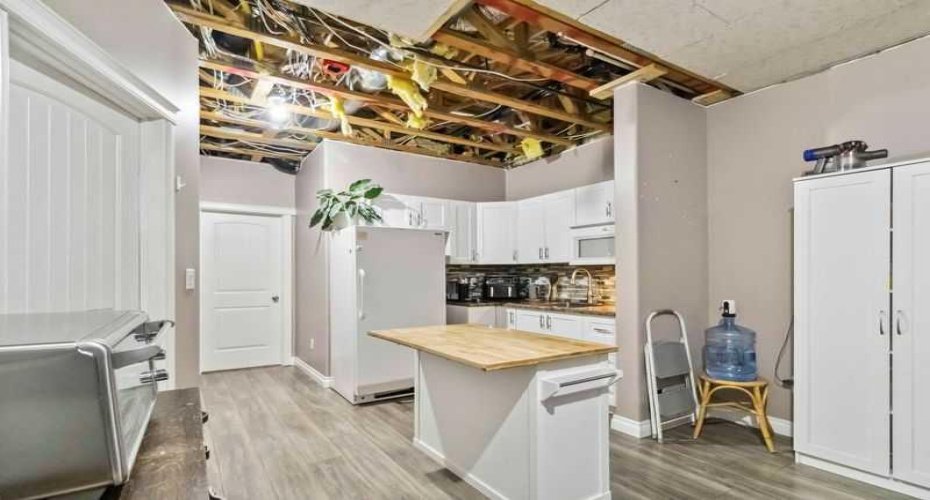 221 Ash Way, Fort McMurray, Alberta T9K0G2, 7 Bedrooms Bedrooms, ,3 BathroomsBathrooms,Residential,For Sale,Ash,A2231444