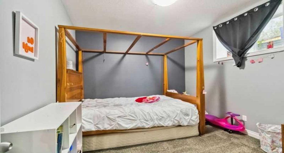 221 Ash Way, Fort McMurray, Alberta T9K0G2, 7 Bedrooms Bedrooms, ,3 BathroomsBathrooms,Residential,For Sale,Ash,A2231444