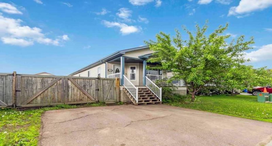 221 Ash Way, Fort McMurray, Alberta T9K0G2, 7 Bedrooms Bedrooms, ,3 BathroomsBathrooms,Residential,For Sale,Ash,A2231444