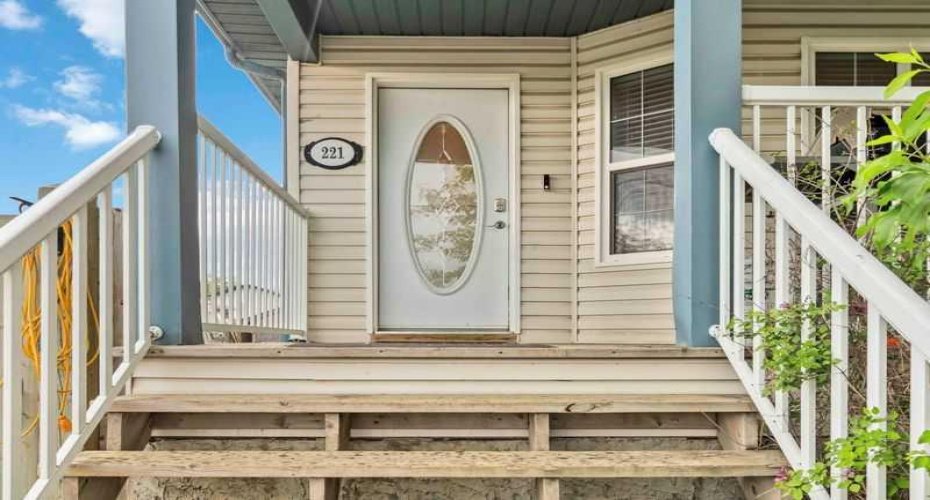 221 Ash Way, Fort McMurray, Alberta T9K0G2, 7 Bedrooms Bedrooms, ,3 BathroomsBathrooms,Residential,For Sale,Ash,A2231444