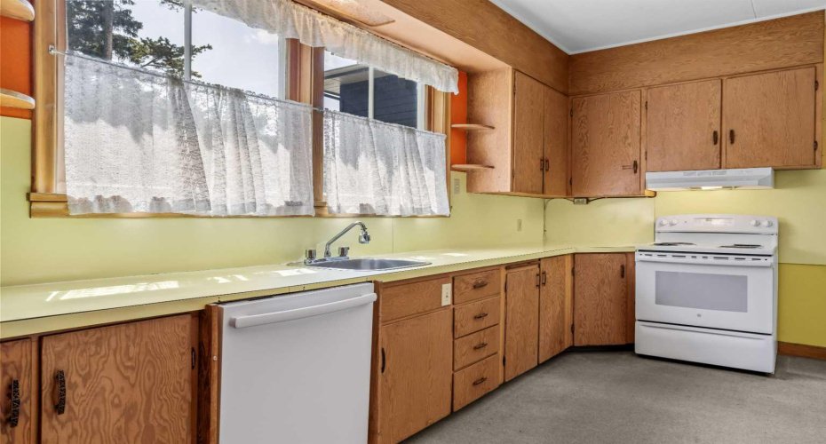 404 Otter Street, Banff, Alberta T1L1E3, 3 Bedrooms Bedrooms, ,2 BathroomsBathrooms,Residential,For Sale,Otter,A2232374