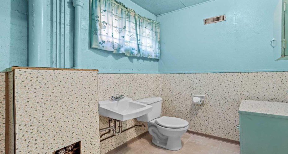 404 Otter Street, Banff, Alberta T1L1E3, 3 Bedrooms Bedrooms, ,2 BathroomsBathrooms,Residential,For Sale,Otter,A2232374